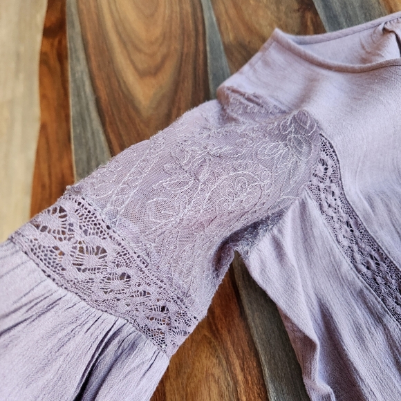 Beautiful American Eagle Outfitters Medium Lacey Purple Dress Size Medium Lined - Picture 5 of 9